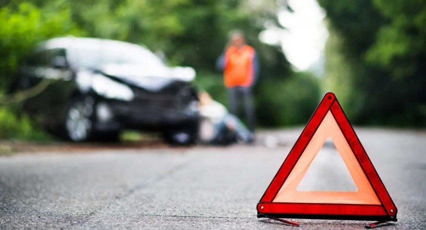 Goditet nga vetura në autostradën Prishtinë-Fushë Kosovë, përfundon në spital këmbësori