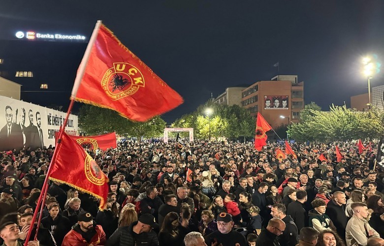 Vazhdojnë protestat në Prishtinë: Për të 11-ën ditë kërkohet drejtësi për ish-krerët e UÇK-së