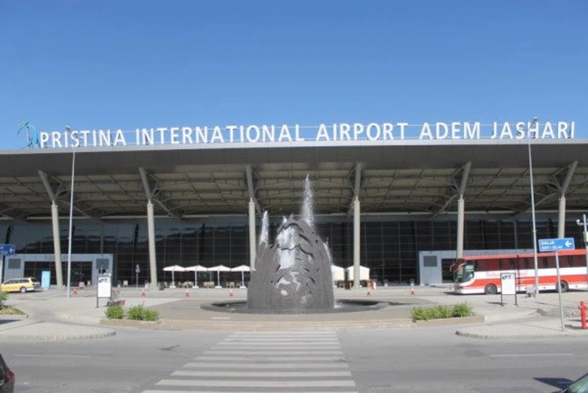 Sekuestrohen 84 fishekë në Aeroportin “Adem Jashari”, Policia nis procedurën ndaj një shtetasi kosovar