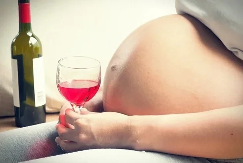 Pasojat alarmante të alkoolit gjatë shtatzënisë: Pse nuk ekziston asnjë sasi e sigurt për foshnjën